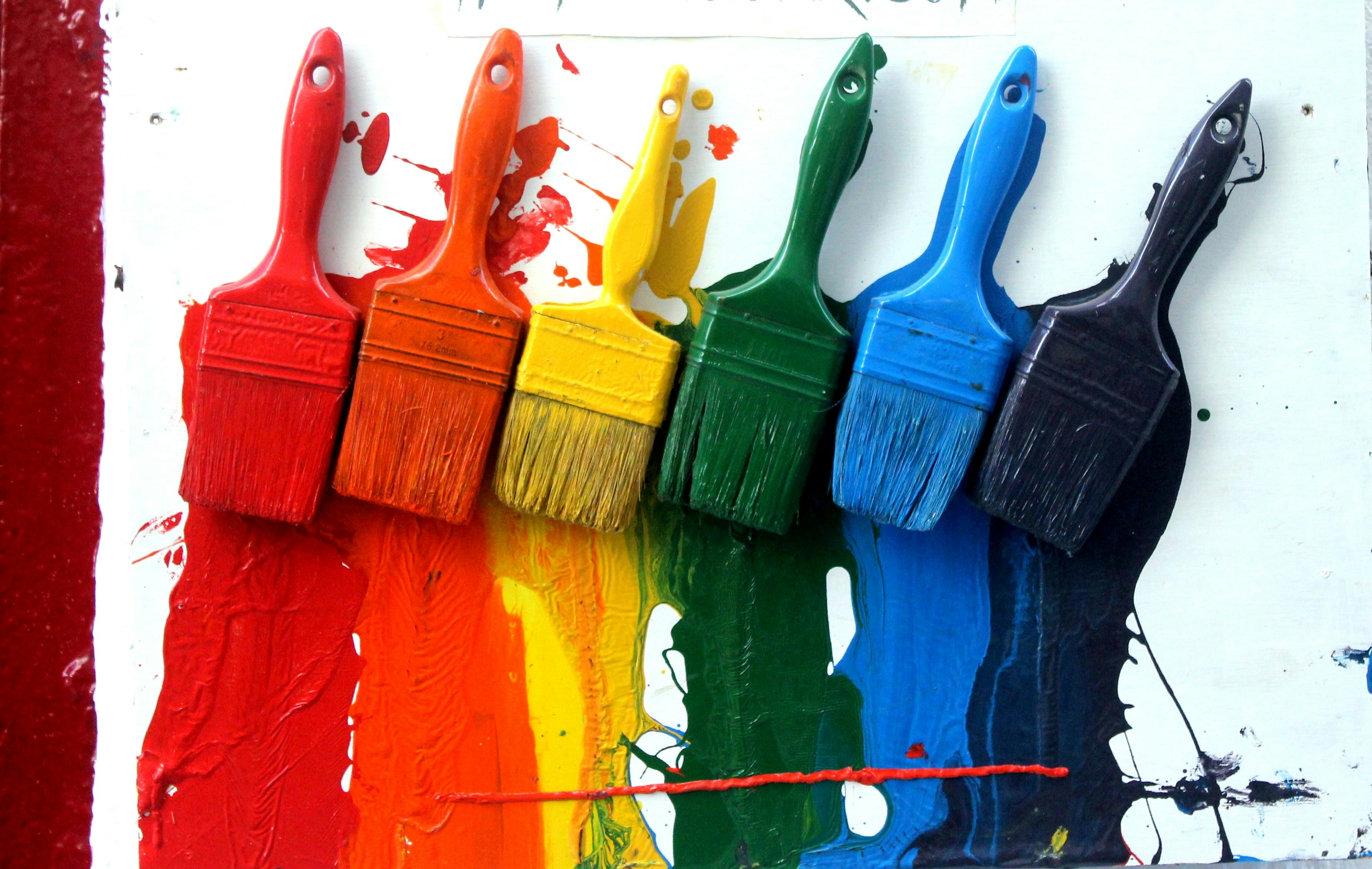 Paint brushes with industrial coating colors